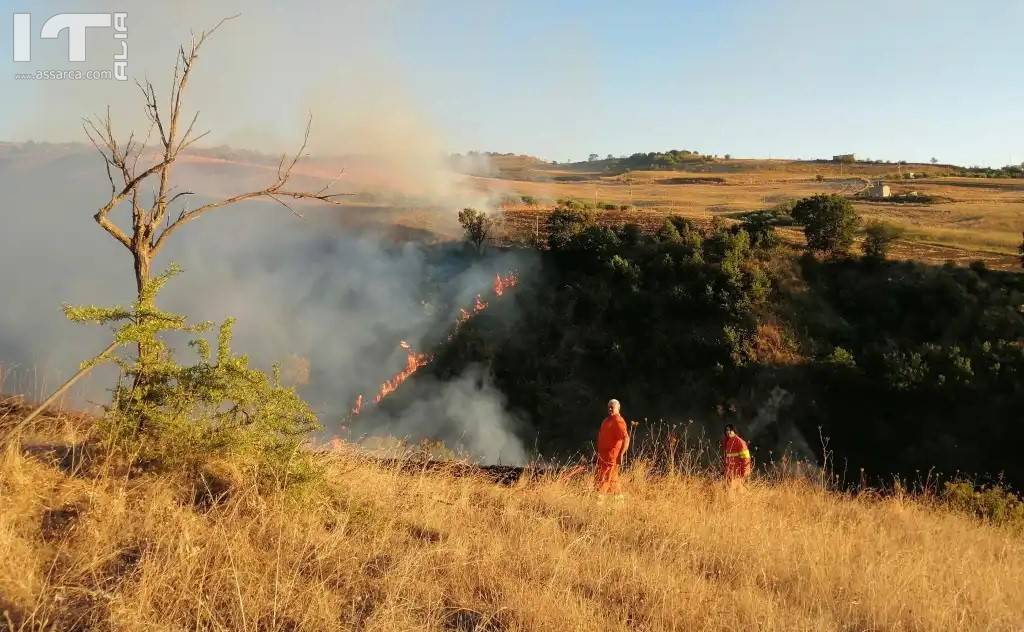 Allerta incendi, Schifani: «Regione dichiara stato di crisi e richiama in servizio 1.600 operai forestali»